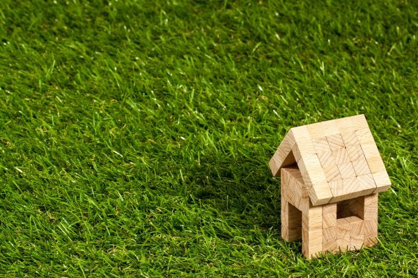 Long-Term vs Short-Term Rental Investment Strategies 2025